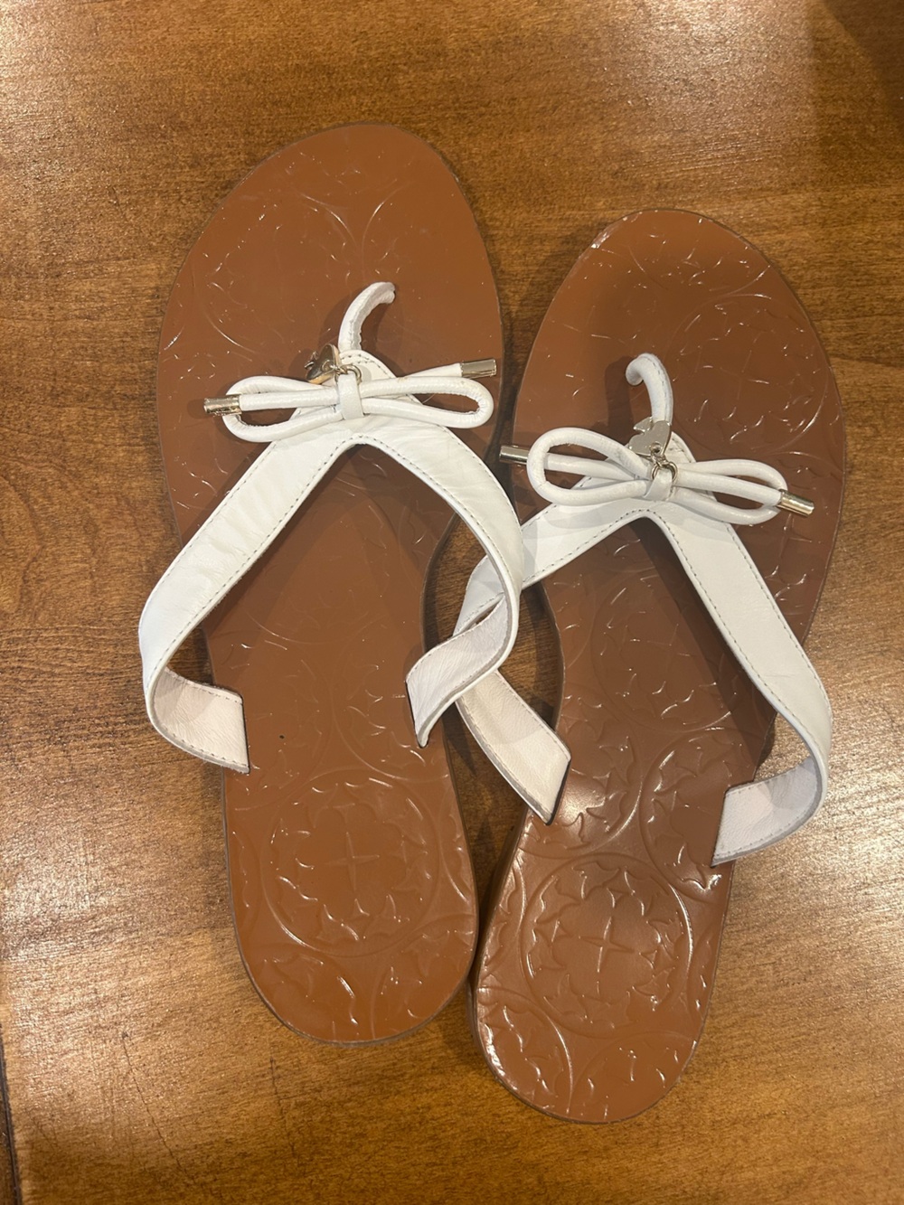 Kate spade size 6.5 white bow sandals